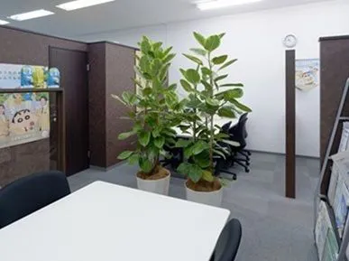 プラッツ不動産販売 店舗内観